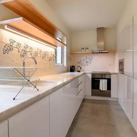 Stylish Indoor Patio, Free Netflix & Private Parking Διαμέρισμα Lisboa