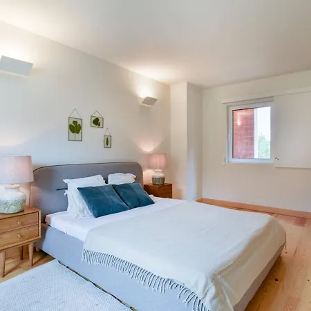Stylish Indoor Patio, Free Netflix & Private Parking Διαμέρισμα *