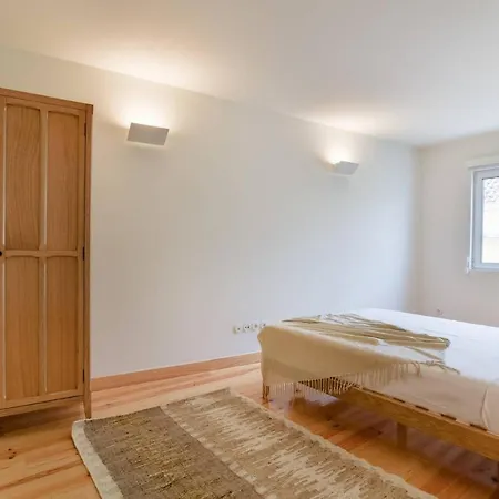 Stylish Indoor Patio, Free Netflix & Private Parking Lissabon