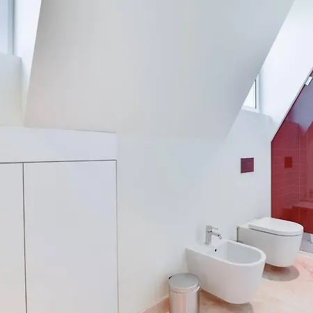Apartment Stylish Indoor Patio, Free Netflix & Private Parking