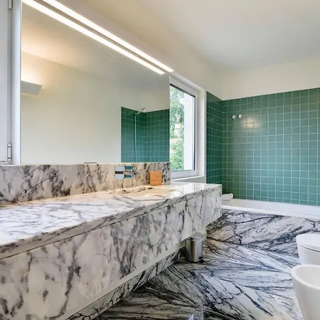 Stylish Indoor Patio, Free Netflix & Private Parking * Lisbon