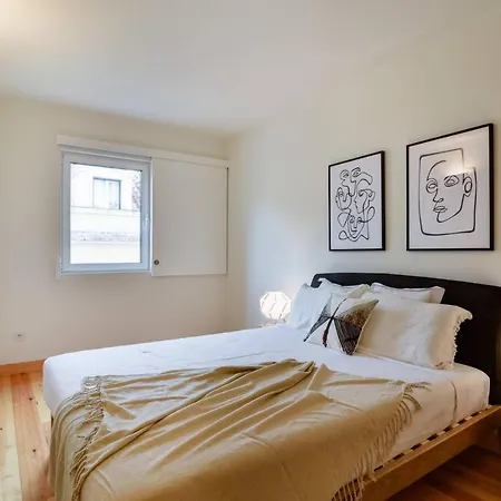 Stylish Indoor Patio, Free Netflix & Private Parking * Lisbon